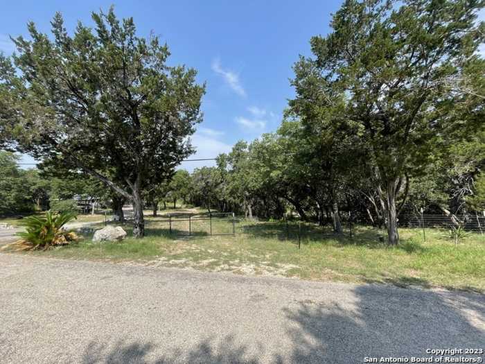 photo 2: 2184 LAKESHORE DR, Canyon Lake TX 78133