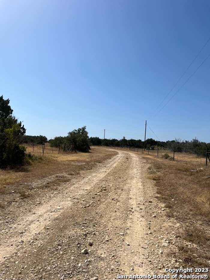 photo 2: 405 HARRELL-SANDERS RD, Rocksprings TX 78880