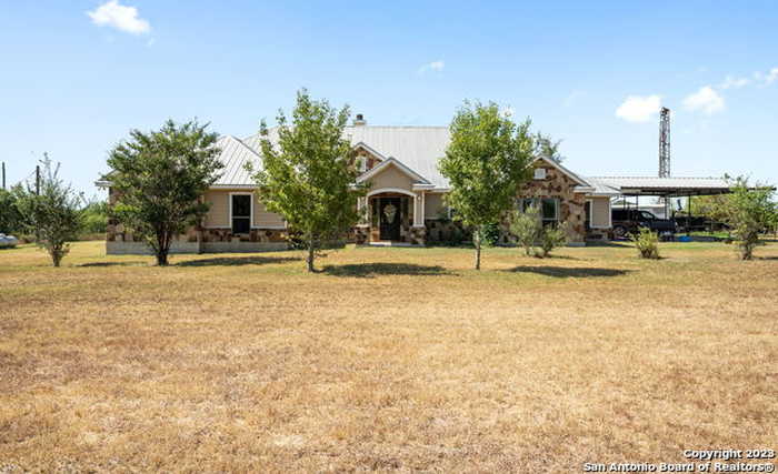 photo 2: 6710 LEAL RD, Pleasanton TX 78064