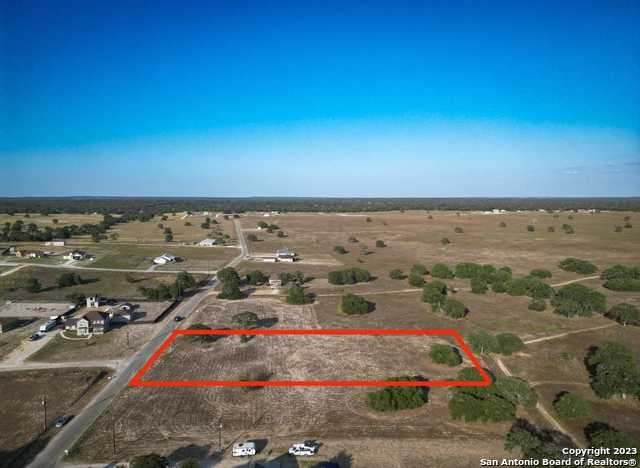 photo 2: 732 Lake Valley Dr, La Vernia TX 78121