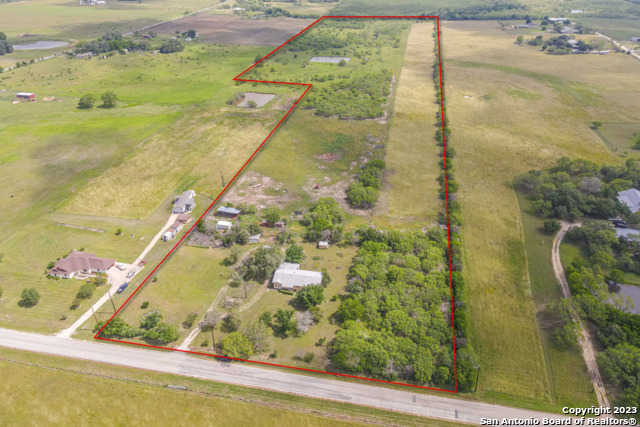 photo 1: 320 N Graytown Rd, St Hedwig TX 78152