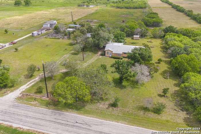 photo 33: 320 N Graytown Rd, St Hedwig TX 78152