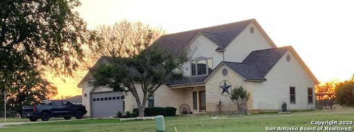 photo 2: 177 Knollwood Cir, Bandera TX 78003