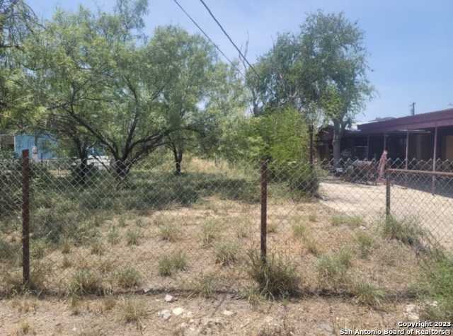 photo 3: LOT 13 N 8TH ST, Carrizo Springs TX 78334