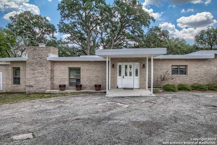 photo 2: 1645 SAGEBIEL RD, Seguin TX 78155