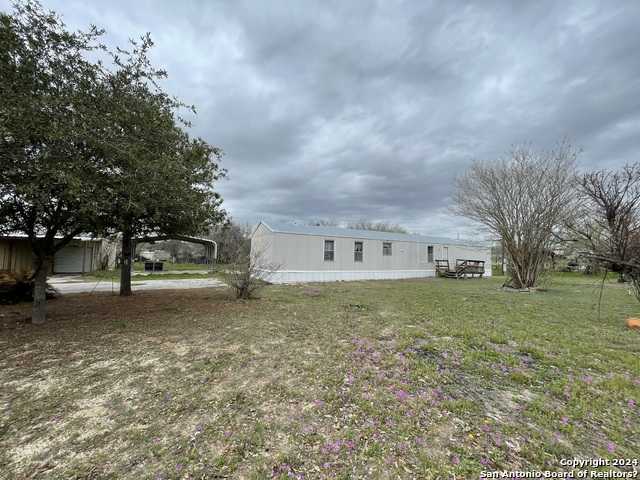 photo 1: 113 Creekview Dr, Floresville TX 78114