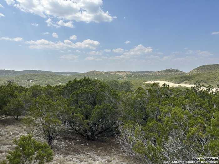 photo 2: 557 Sendera Valley Drive, Canyon Lake TX 78133