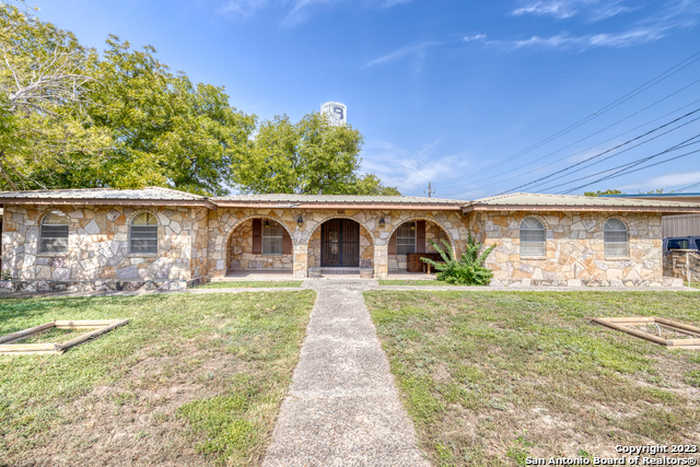 photo 1: 203 N Ann St, Brackettville TX 78832