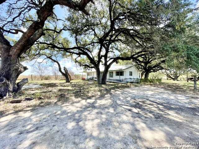 photo 2: 284 County Road 6612, Devine TX 78016