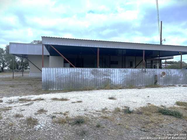 photo 1: 407 River St, Del Rio TX 78840