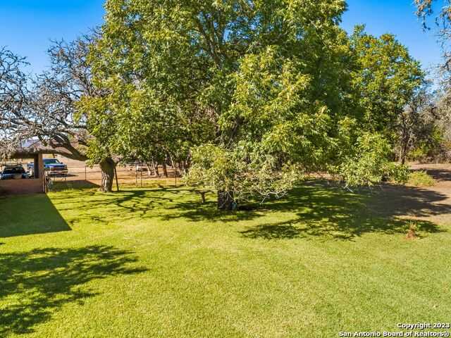 photo 3: 10 CHAPARRAL HILL Rd, Boerne TX 78006