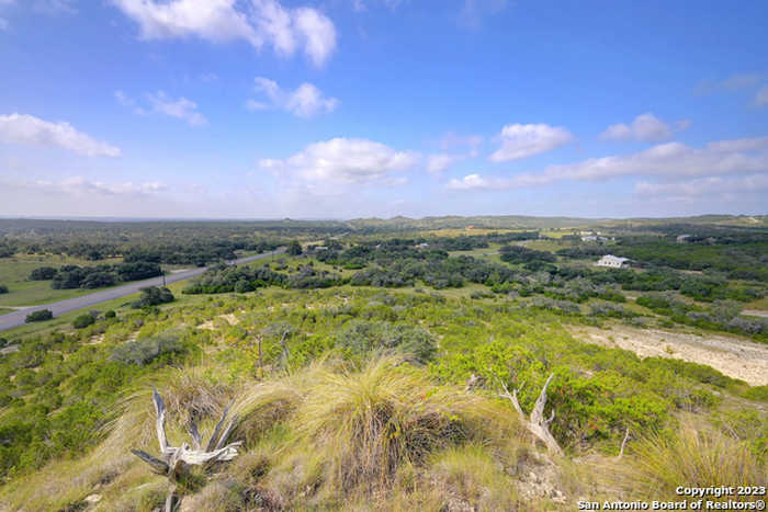 photo 2: 129 Lynx Cove Rd, Blanco TX 78606