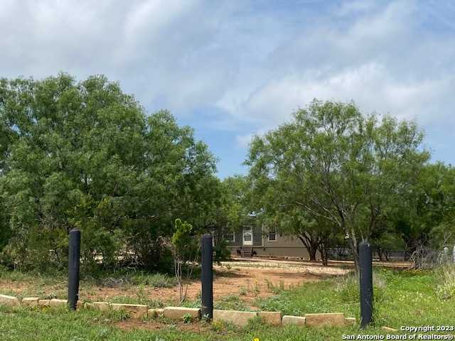 photo 3: 138 CR 2666, Devine TX 78016