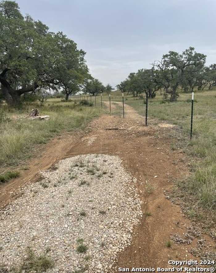 photo 10: 1954 English Crossing Rd, Bandera TX 78003