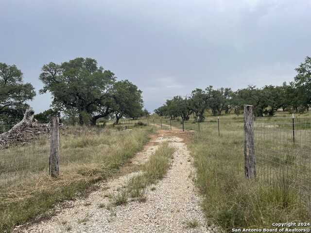 photo 3: 1954 English Crossing Rd, Bandera TX 78003