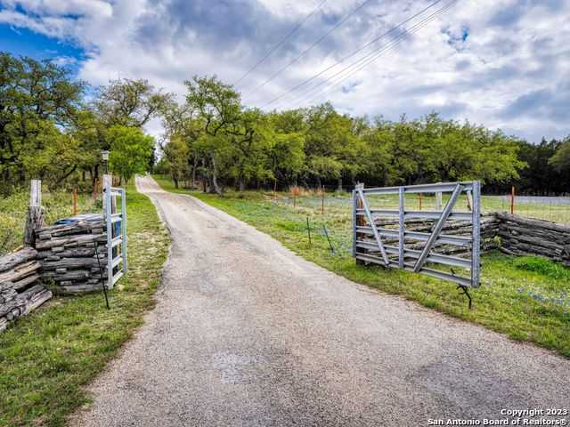 photo 2: 1285 MISSION VALLEY RD, New Braunfels TX 78132