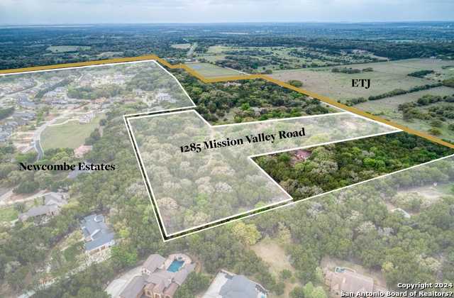 photo 3: 1285 MISSION VALLEY RD, New Braunfels TX 78132