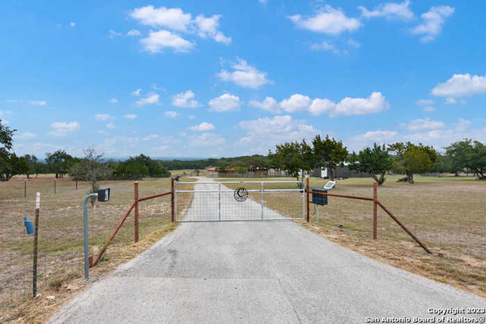 photo 1: 12 Lewis Rd, Boerne TX 78006