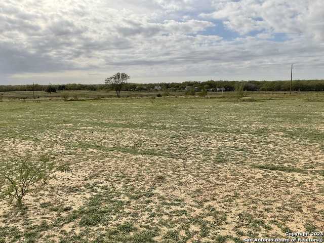 photo 3: 136 Sylas Hayes Loop, Leming TX 78064