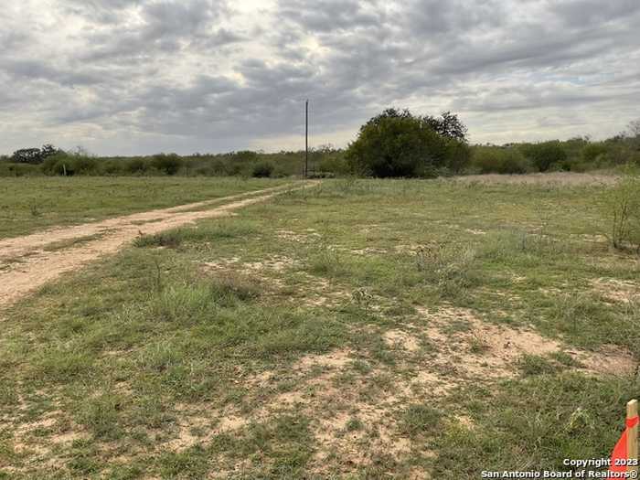 photo 2: 172 Sylas Hayes Loop, Leming TX 78064