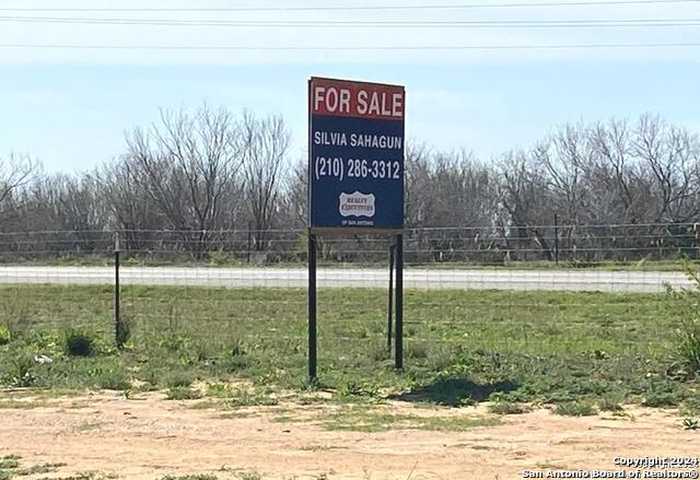 photo 13: 105 County Road 775, Devine TX 78016