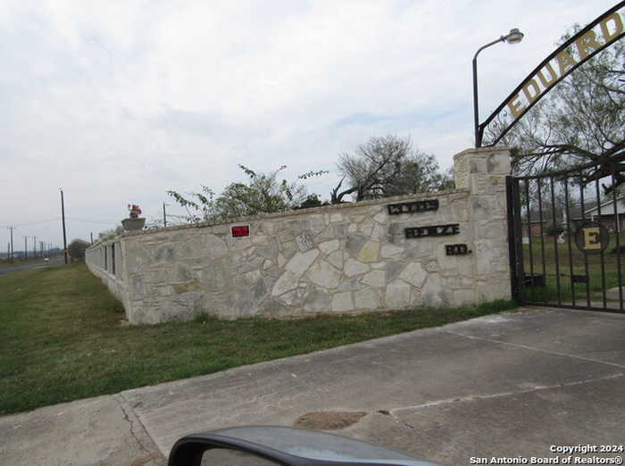 photo 2: 13709 Henze Rd, San Antonio TX 78223