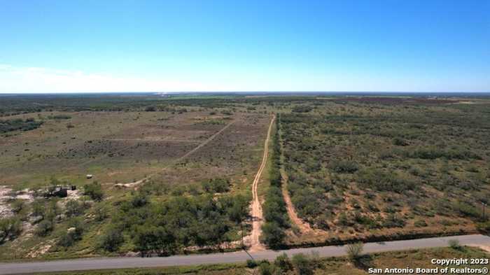 photo 2: 1913 County Road 3000, Pearsall TX 78061