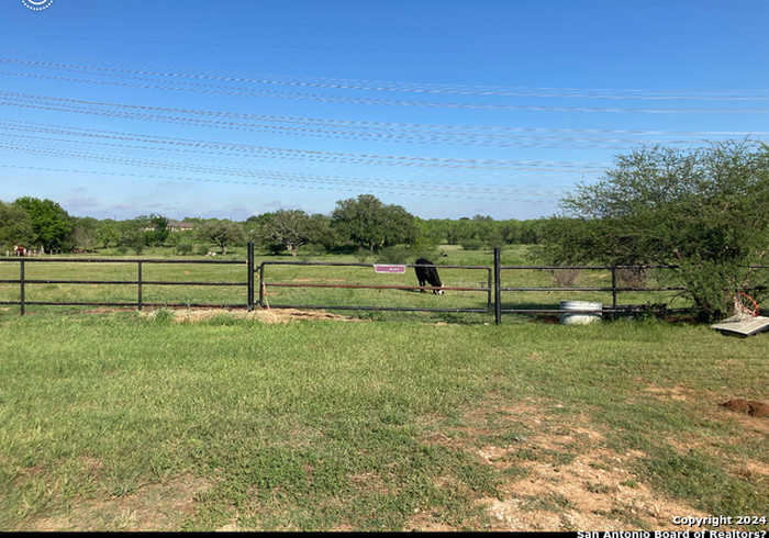 photo 2: 6196 Beck Rd, San Antonio TX 78263