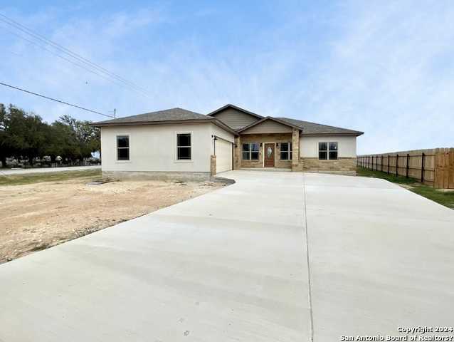 photo 2: 1220 DEVINE DR, Devine TX 78016