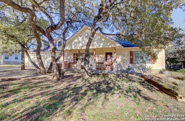 photo 2: 109 SETTLERS CIR, Bandera TX 78003