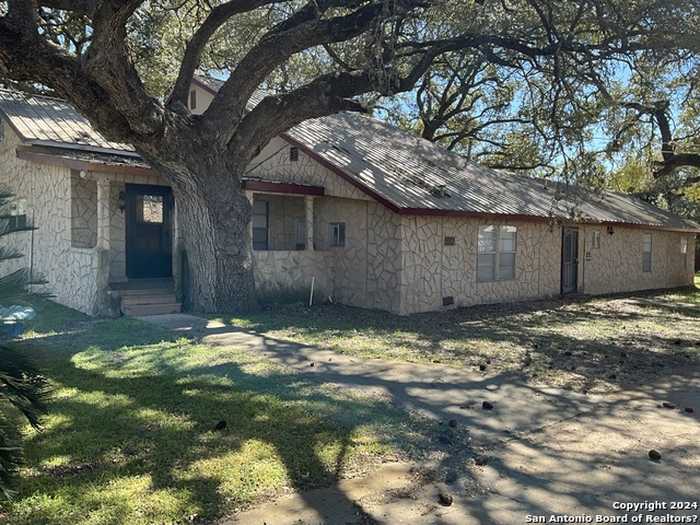 photo 1: 858 COUNTY ROAD 6612, Devine TX 78016