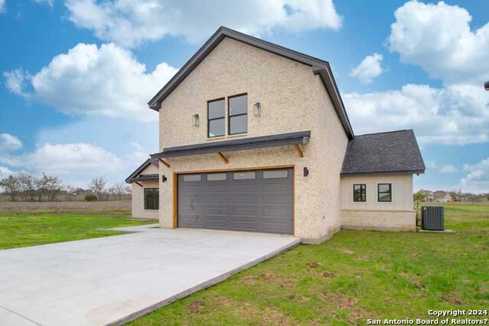 photo 2: 266 Tawny Oak Circle, Bandera TX 78003