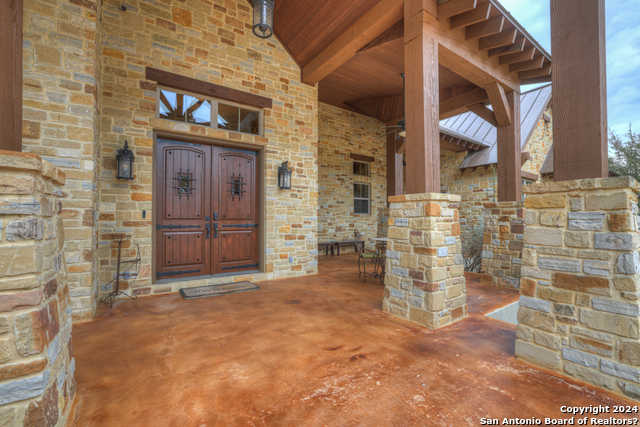 photo 3: 651 RIVER CHASE DR, New Braunfels TX 78132