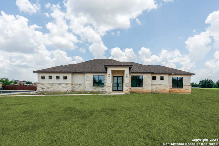 photo 1: 108 ABREGO TRAIL DR, Floresville TX 78114