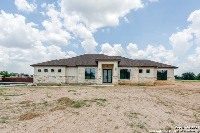 photo 2: 108 ABREGO TRAIL DR, Floresville TX 78114