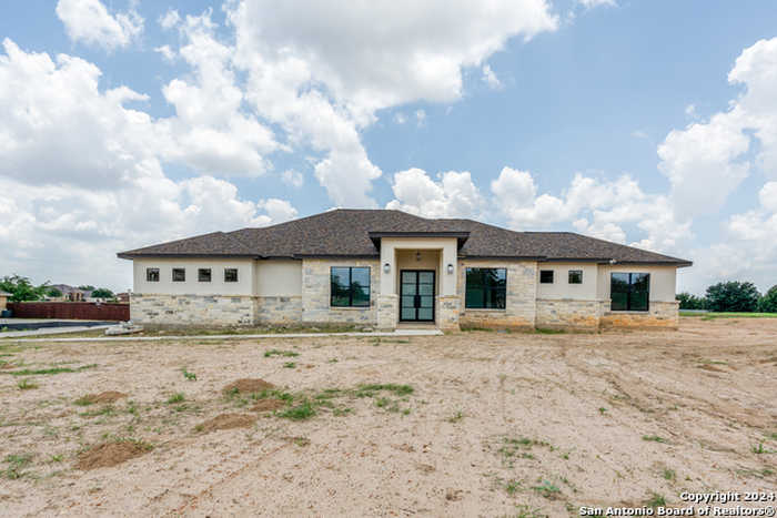 photo 2: 108 ABREGO TRAIL DR, Floresville TX 78114