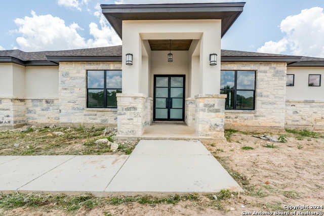 photo 3: 108 ABREGO TRAIL DR, Floresville TX 78114