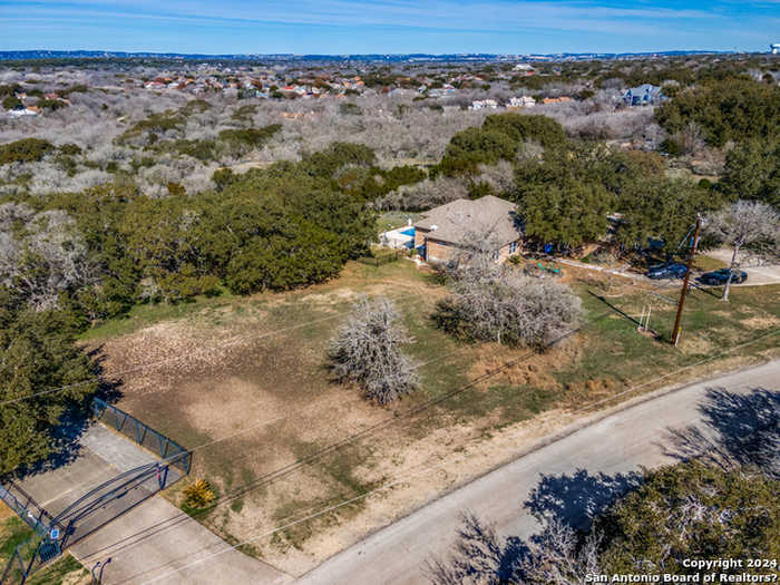 photo 1: 8423 ROCHELLE RD, San Antonio TX 78240