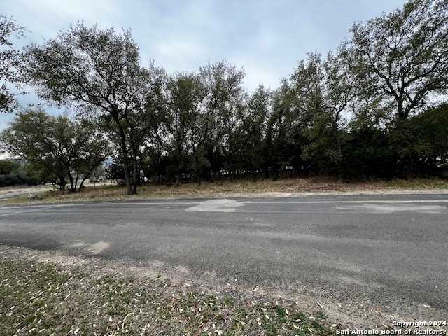 photo 3: 7 Mountain Valley Dr, ConCan TX 78838