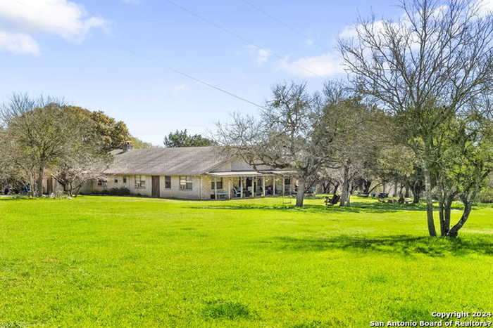 photo 1: 200 ELM CREEK RD, New Braunfels TX 78132