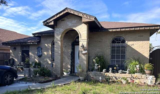 photo 1: 155 Lynn Loop, Laredo TX 78045