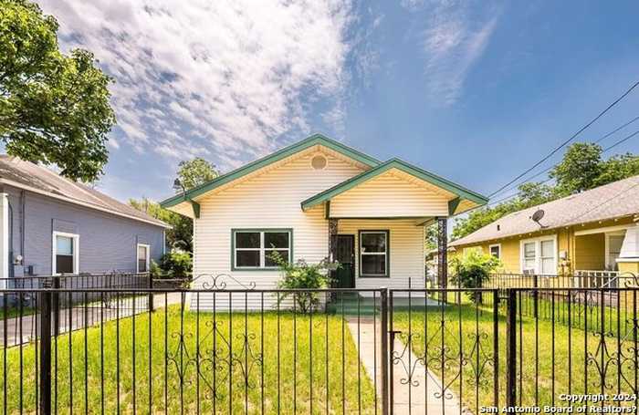 photo 1: 250 Walton Ave, San Antonio TX 78225