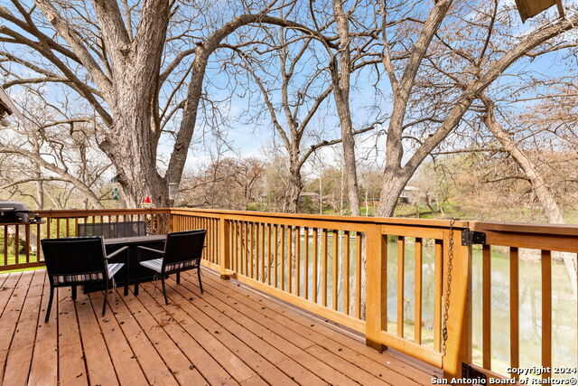 photo 1: 392 Guadalupe River Dr, Seguin TX 78155