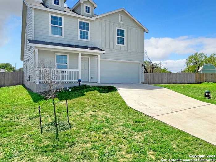 photo 2: 120 Agave Circle, Jourdanton TX 78026