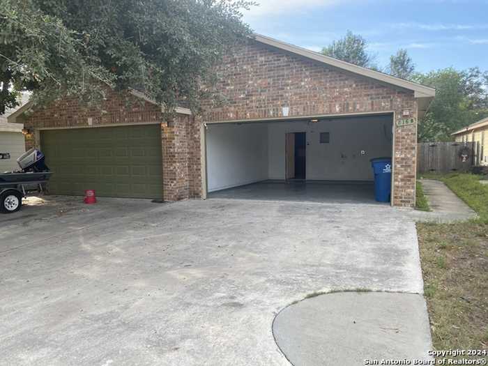 photo 1: 806 HOUSTON, Pleasanton TX 78064