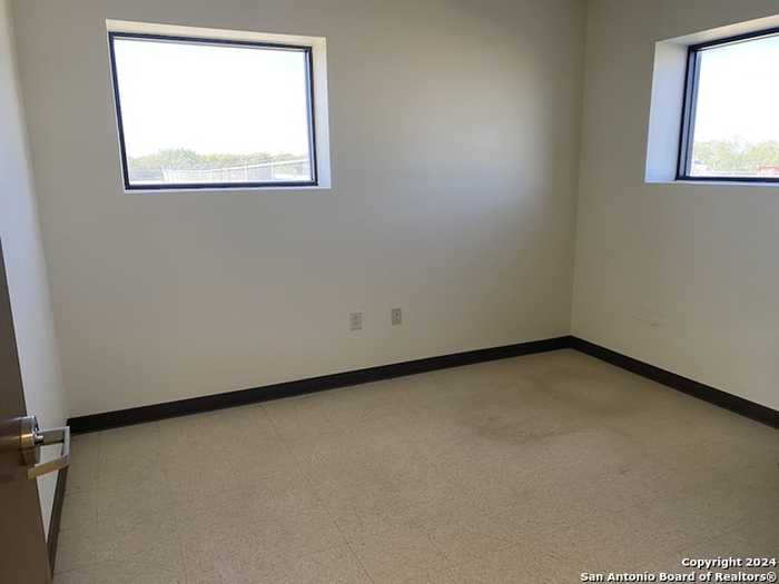 photo 2: 806 HOUSTON, Pleasanton TX 78064