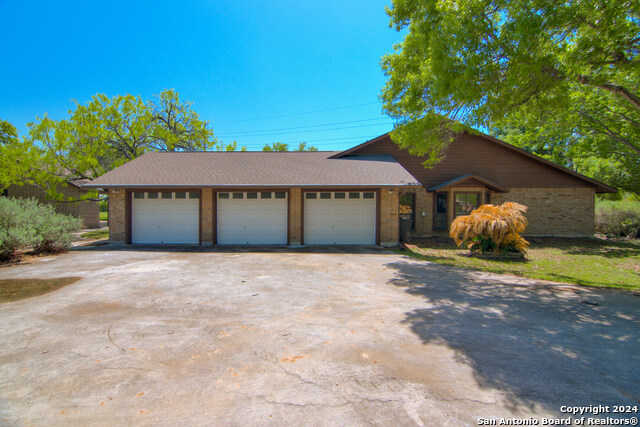 photo 3: 225 WINGATE CT, Seguin TX 78155