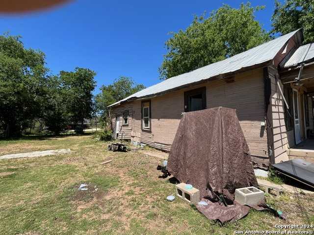 photo 3: 402 S Teel, Devine TX 78016