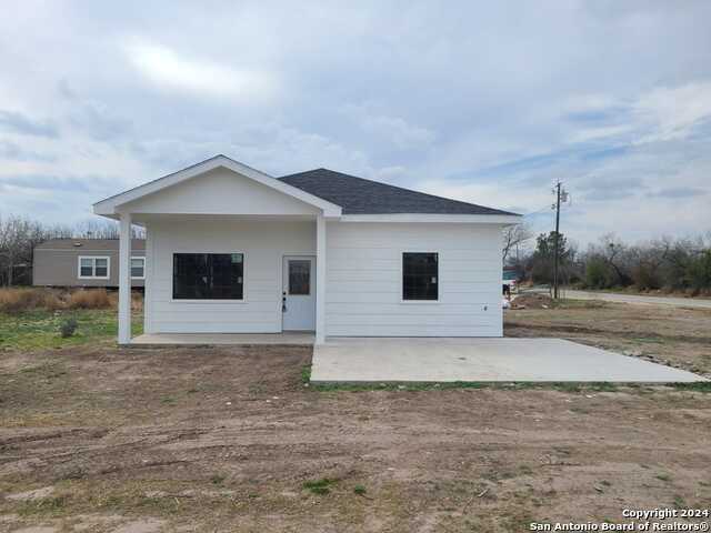 photo 1: 322 S Taylor Ave, La Pryor TX 78872