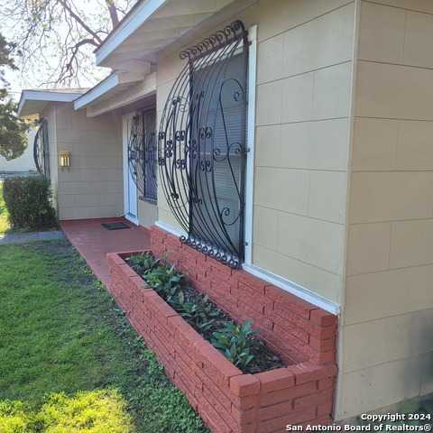 photo 3: 1202 W WINNIPEG AVE, San Antonio TX 78225